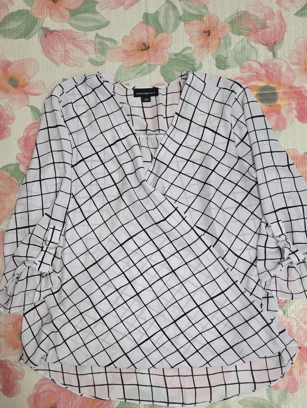 Fashionology Windowpane Wrap Blouse in White/Black